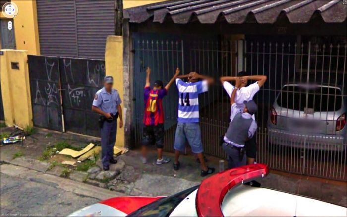 Google Street View.  2. (50 )