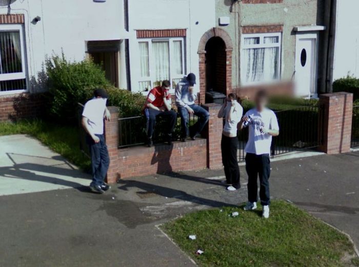 Google Street View.  4. (40 )