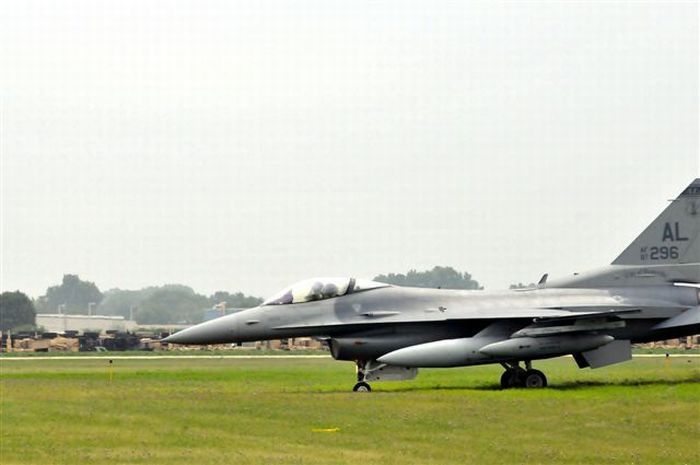    F-16 (24 )