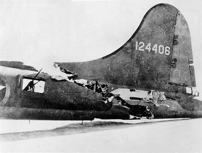 B17 -   (33 )