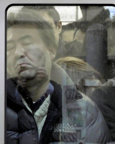 Как японцы ездят каждое утро на работу (14 фото)