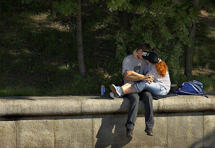 Поцелуи на улицах Москвы (28 фото)