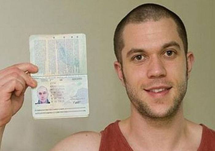 Татуировка паспорта на спине (2 фото)