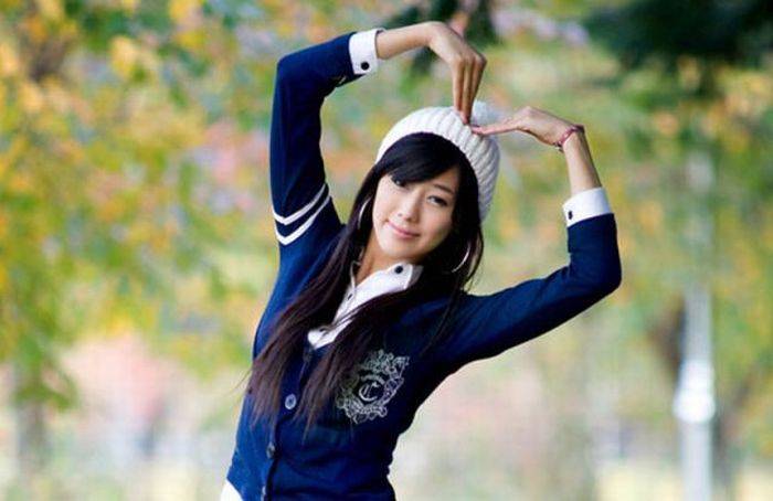 Разнообразные позы для фото от азиатских девушек (96 фото)