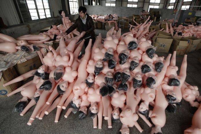 Китайская фабрика секс-игрушек (30 фото)