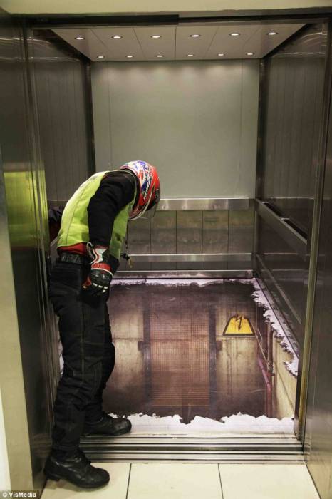 Добро пожаловать в лифт без дна! (4 фото)