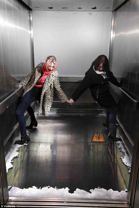 Добро пожаловать в лифт без дна! (4 фото)
