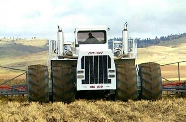Самый большой трактор в мире (7 фото)