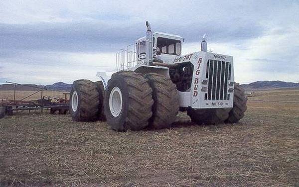 Самый большой трактор в мире (7 фото)