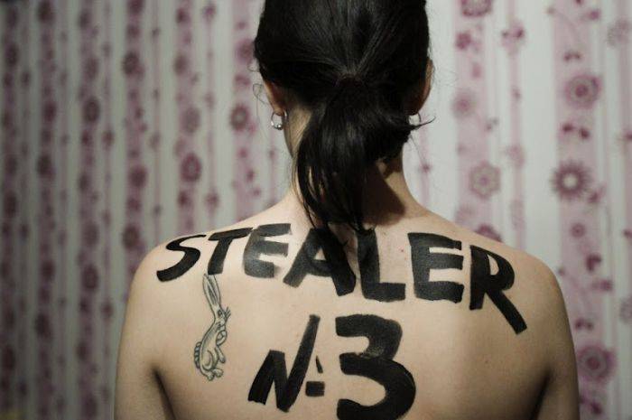 Акция Femen на выборах президента РФ (20 фото)