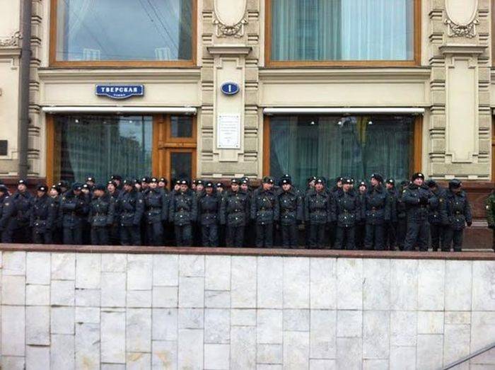 Войска МВД РФ на улицах Москвы (21 фото)