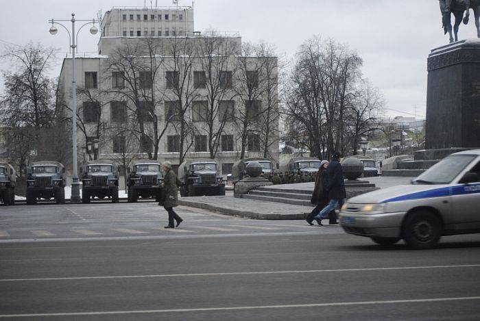 Войска МВД РФ на улицах Москвы (21 фото)