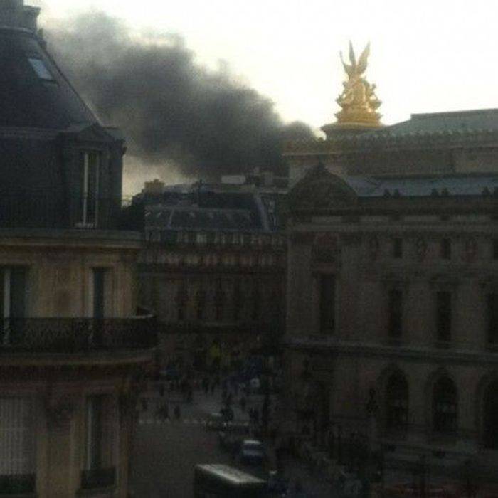 Пожар на стоянке в Париже (11 фото)