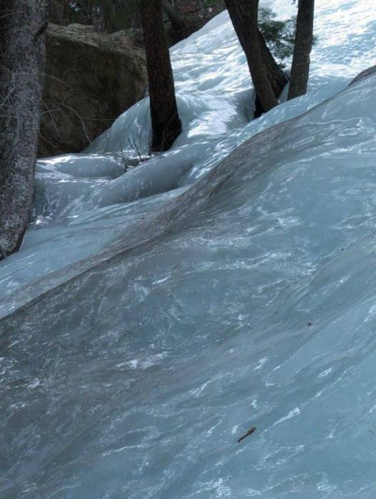 Ледяная река (4 фото)