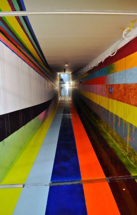 Разноцветные коридоры Дюссельдорфской тюрьмы (5 фото)