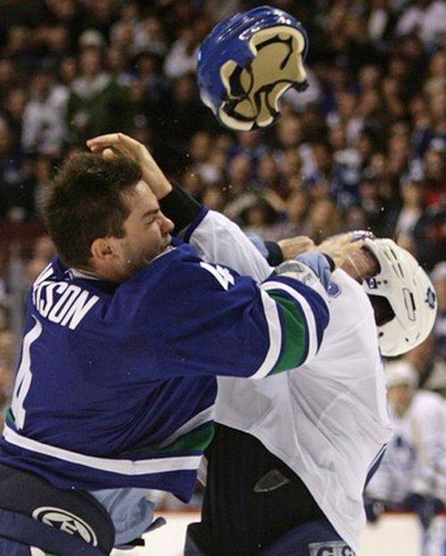 Хоккейные драки (33 фото)