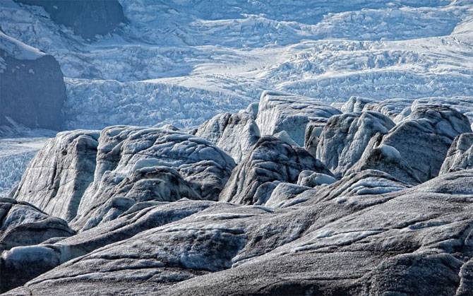 Удивительные голубые айсберги и ледники в Исландии (18 фото)