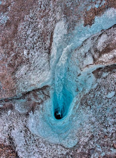 Удивительные голубые айсберги и ледники в Исландии (18 фото)