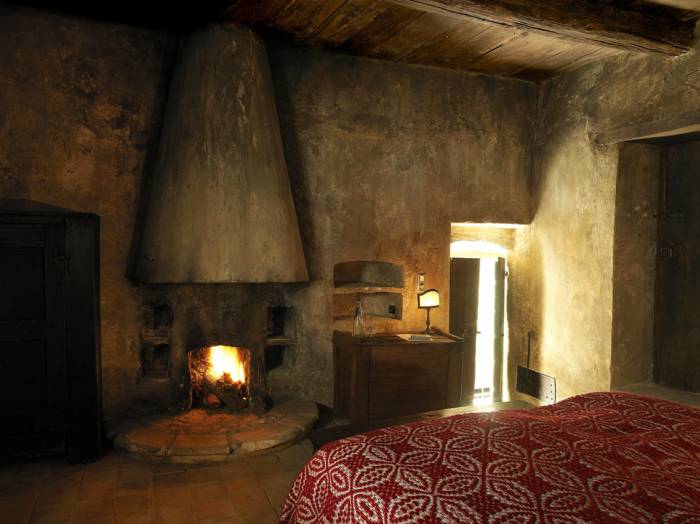 Средневековый отель в итальянских горах (54 фото)