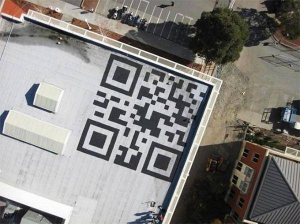 Огромный QR-код на крыше штаб-квартиры Facebook (3 фото)