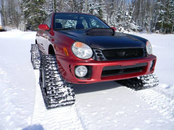 Subaru Imprezа на гусеничном ходу (15 фото)