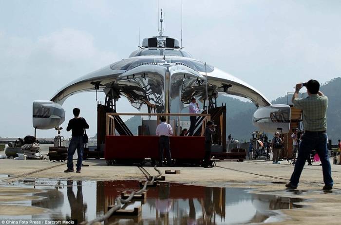 Adastra - катамаран класса люкс спущен на воду в Китае (5 фото)