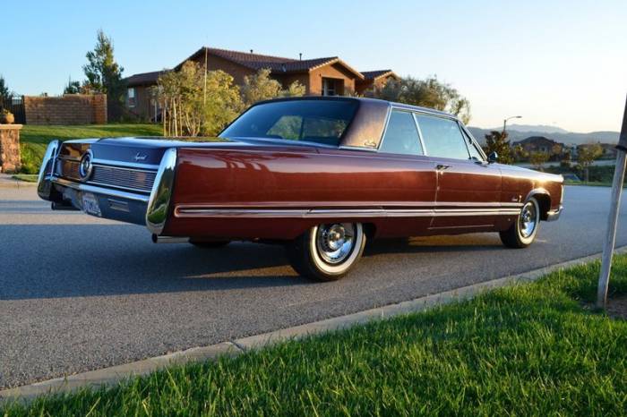Редкий Imperial Crown Coupe 1967 года продают на аукционе (69 фото)