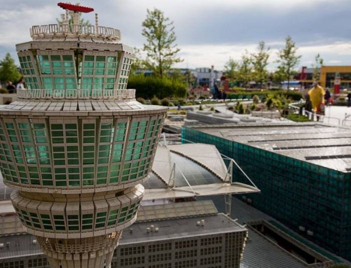 Потрясающая модель города из Lego ( фото)