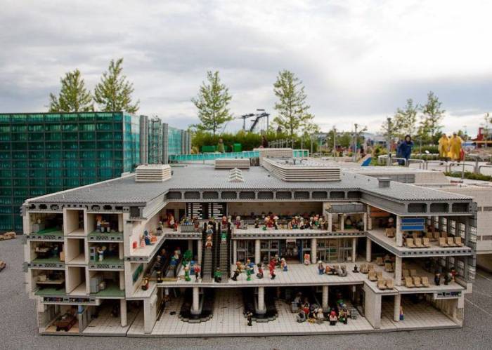 Потрясающая модель города из Lego ( фото)