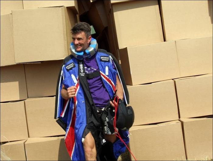 Каскадер Гари Коннери совершил прыжок без парашюта с высоты 730 метров (5 фото+видео)