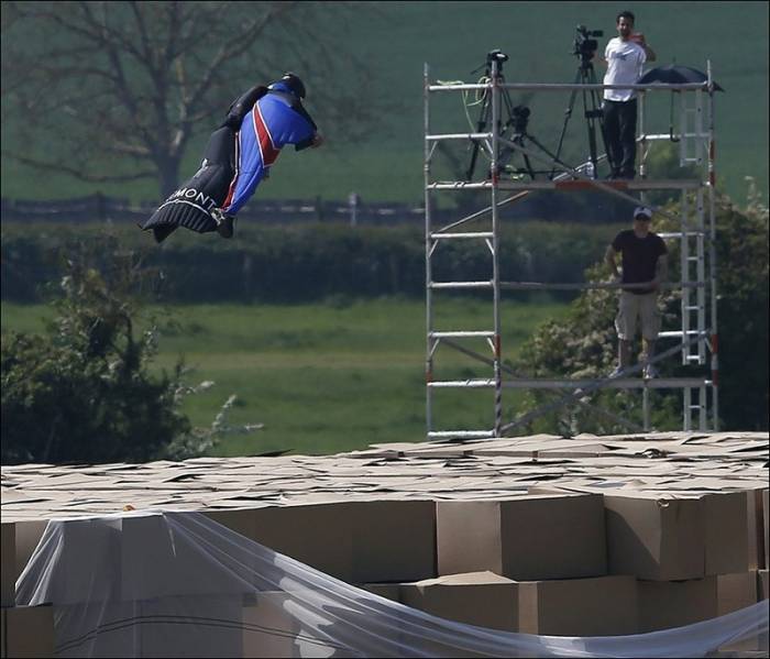 Каскадер Гари Коннери совершил прыжок без парашюта с высоты 730 метров (5 фото+видео)