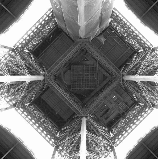 Нестандартный взгляд на Эйфелеву башню (15 фото)