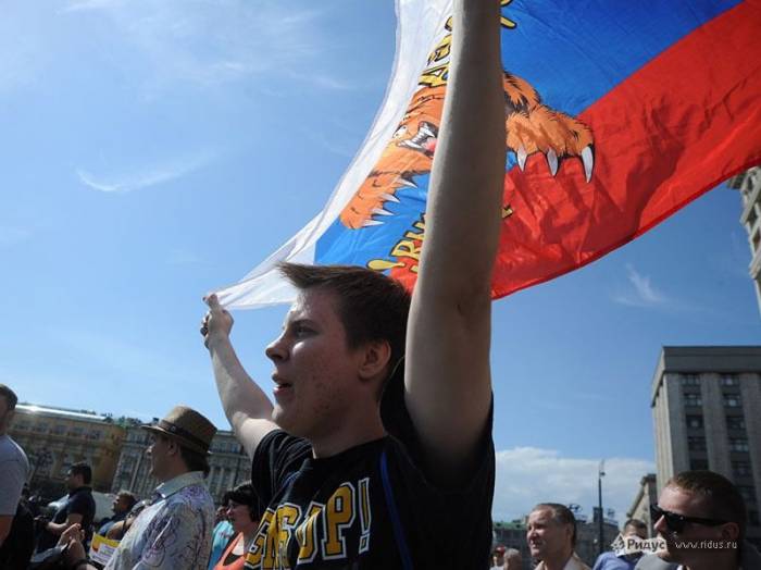 Российские хоккеисты привезли Кубок мира к стенам московского Кремля