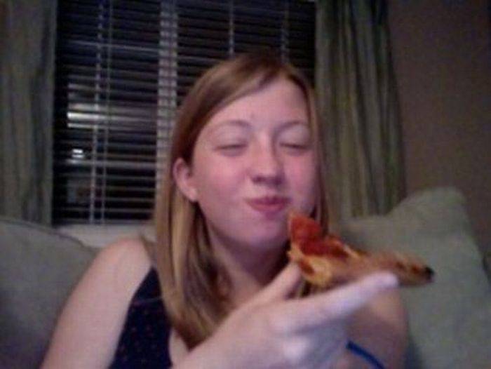 Попытка съесть пиццу (6 фото)