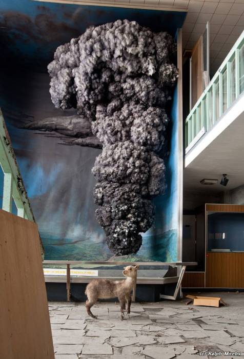 Заброшенный музей вулканологии в Японии (39 фото)