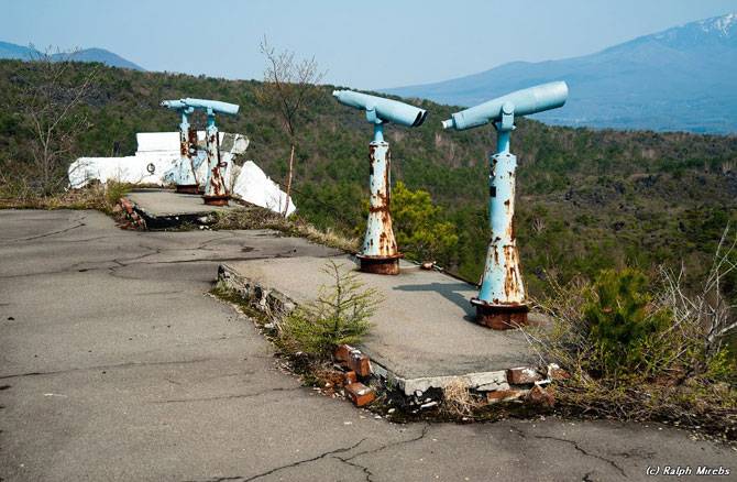 Заброшенный музей вулканологии в Японии (39 фото)