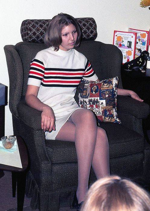 Короткие юбки из прошлого (107 фото)