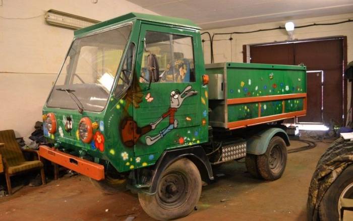 Необычная раскраска маленького грузовичка из Перми (6 фото)