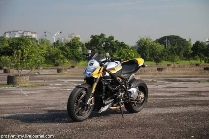 Ducati STMRock Streetfighet 1098 R    ... (15 )