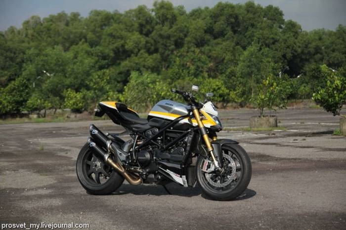 Ducati STMRock Streetfighet 1098 R    ... (15 )