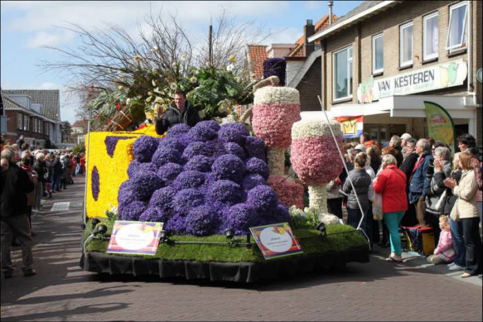 Bloemencorso      (26 )