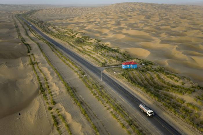 Tarim Desert Highway -      (8 )