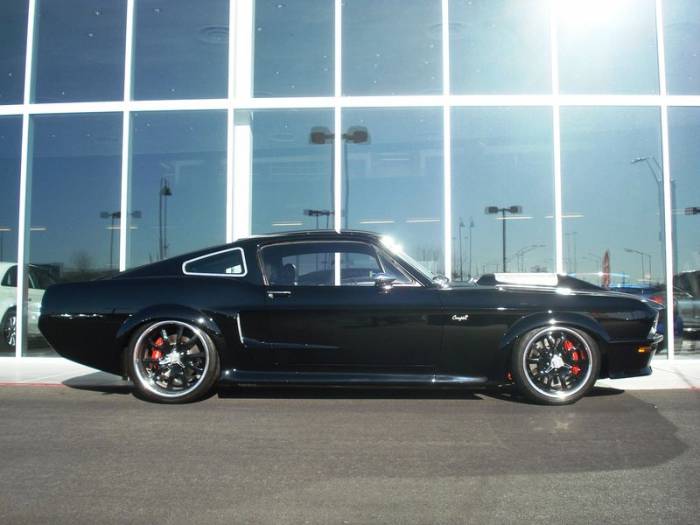 900- Ford Mustang Obsidian    (96 )