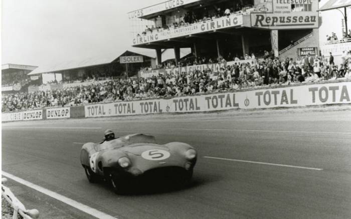 Aston Martin   CC100 Speedster (32 )