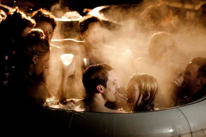 Hot Tub Cinema -      -  (20 )