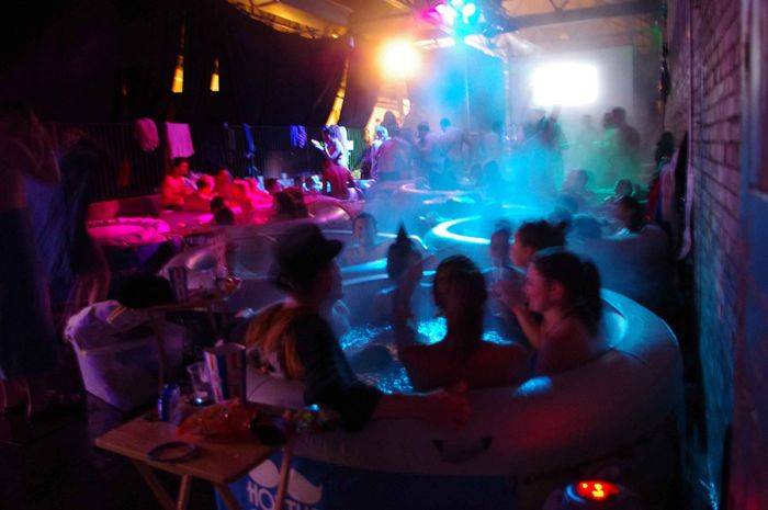 Hot Tub Cinema -      -  (20 )