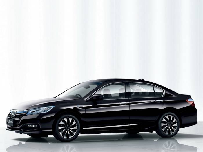   Honda Accord     1,7    (25 )