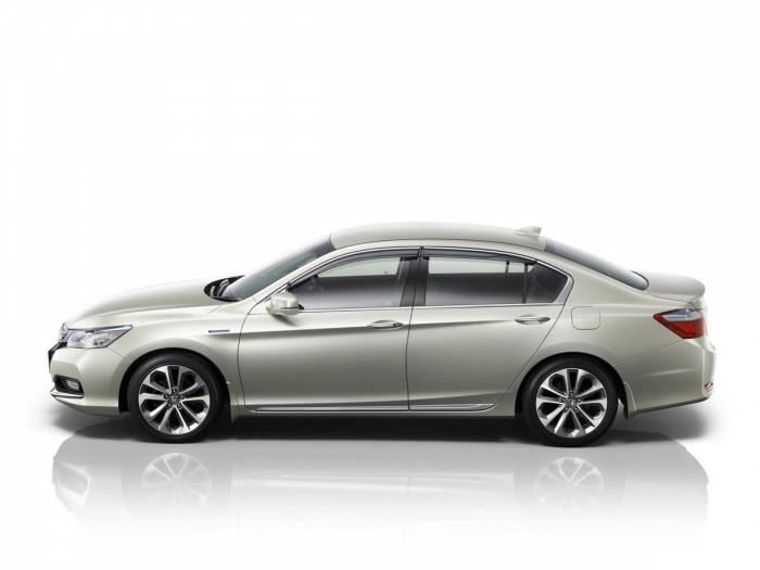   Honda Accord     1,7    (25 )