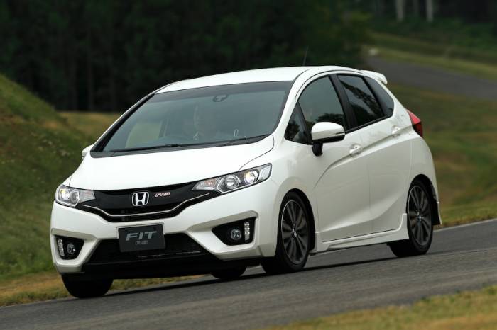 Honda        Fit (18 )