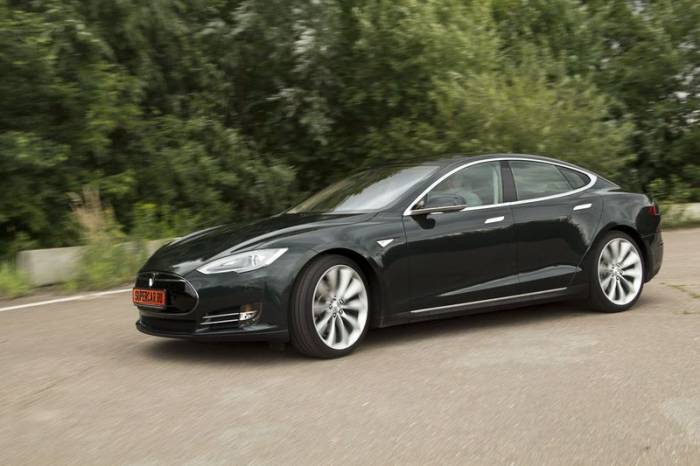 - Tesla Model S (14 )